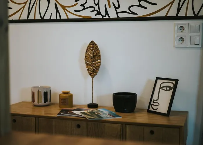 Halacs Homes Boutique Cabins, Unique